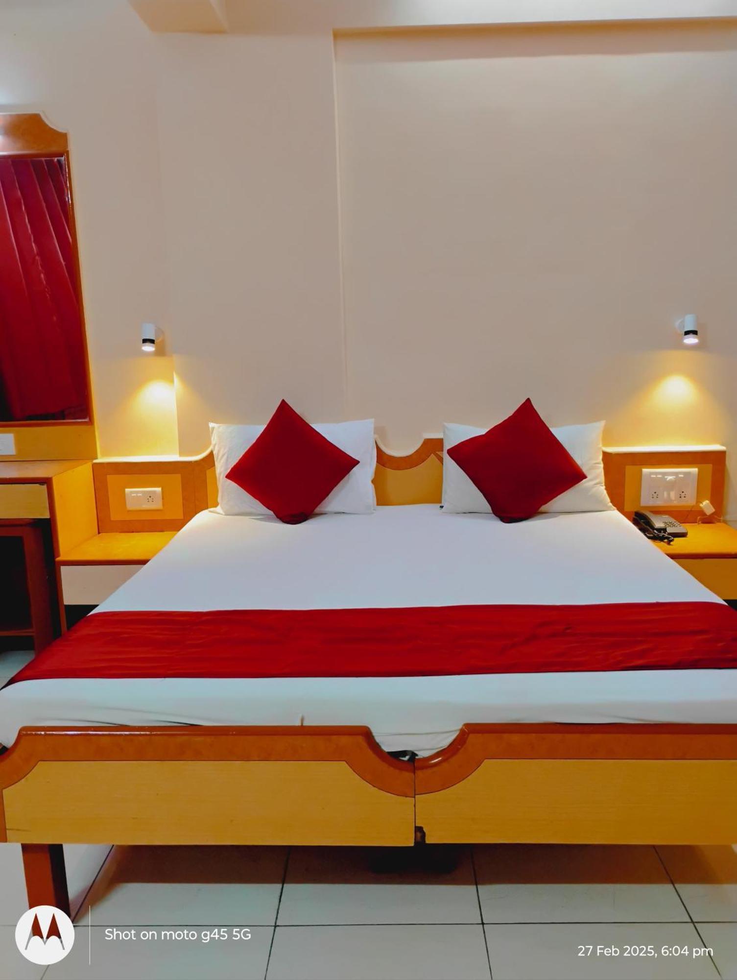 Saigal Guest House Mumbai Exterior photo