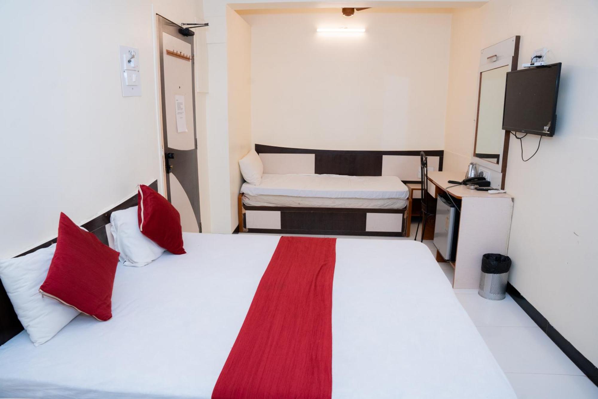 Saigal Guest House Mumbai Exterior photo