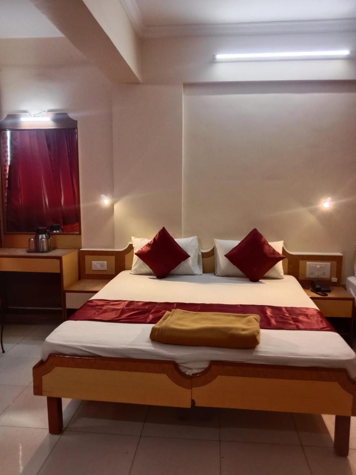 Saigal Guest House Mumbai Exterior photo